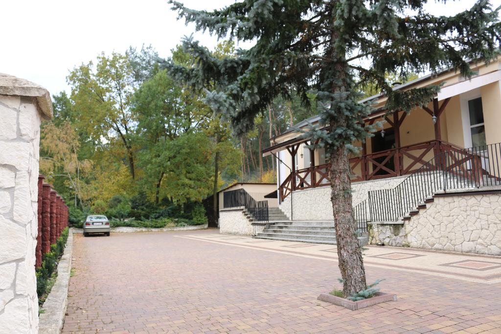 Hotel Lachowka Krepiec ภายนอก รูปภาพ